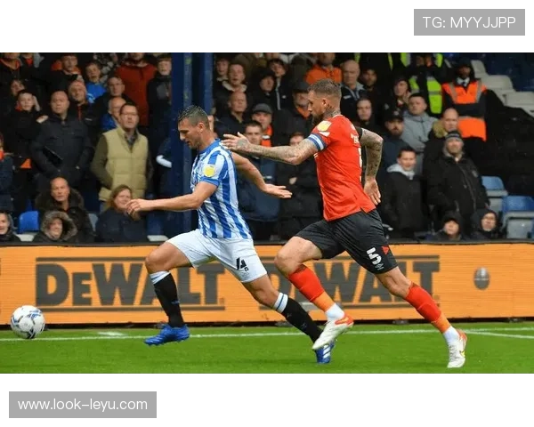 哈德斯菲尔德俱乐部传奇历史与未来发展蓝图深度解析英格兰足球文化影响探究