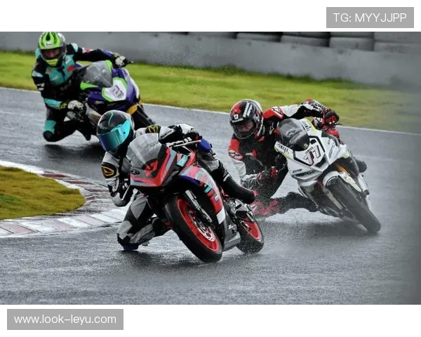 摩托车大奖赛最新动态 多支车队强势崛起 赛季前瞻与热门选手分析